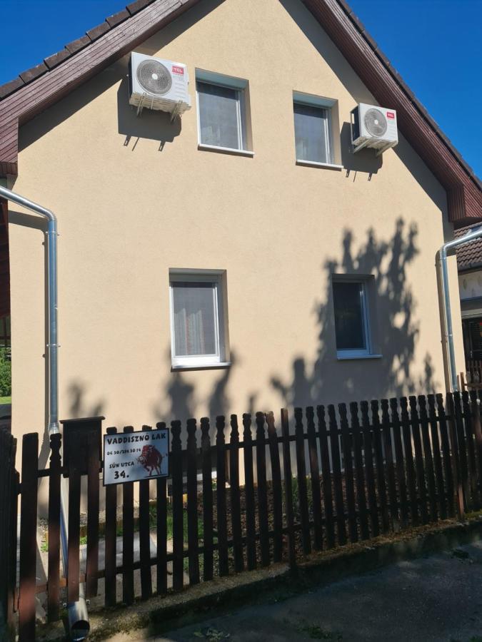 Vaddinszo Lak Villa Kiskunmajsa Buitenkant foto