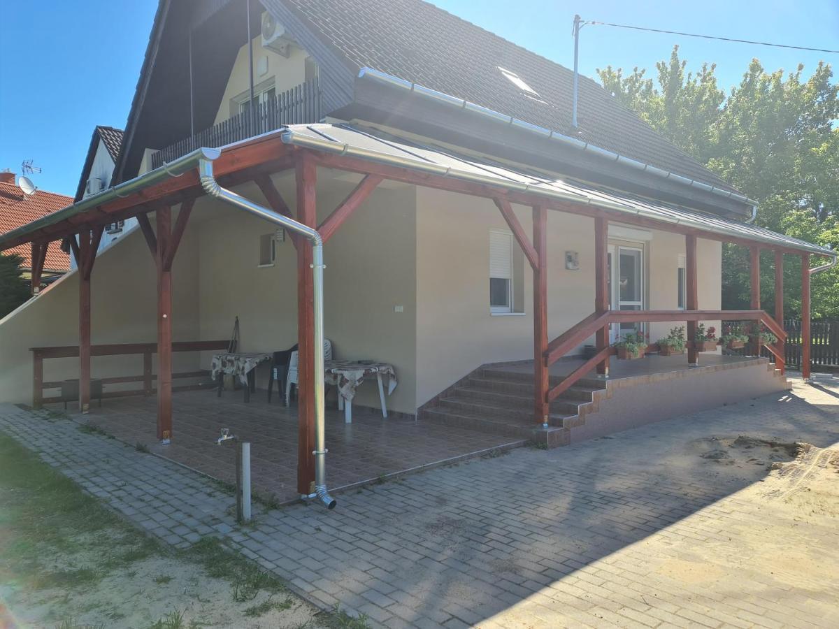 Vaddinszo Lak Villa Kiskunmajsa Buitenkant foto